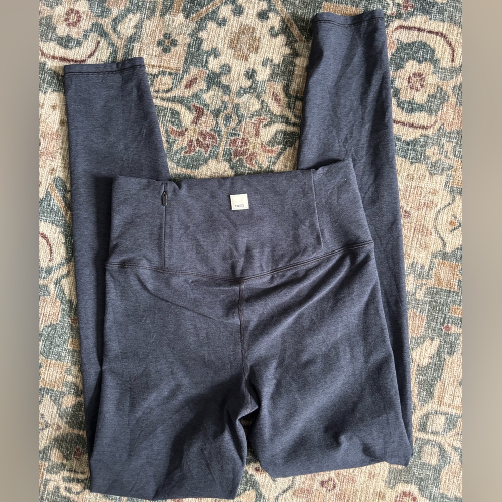 Vuori leggings 7/8” size small midnight heather color